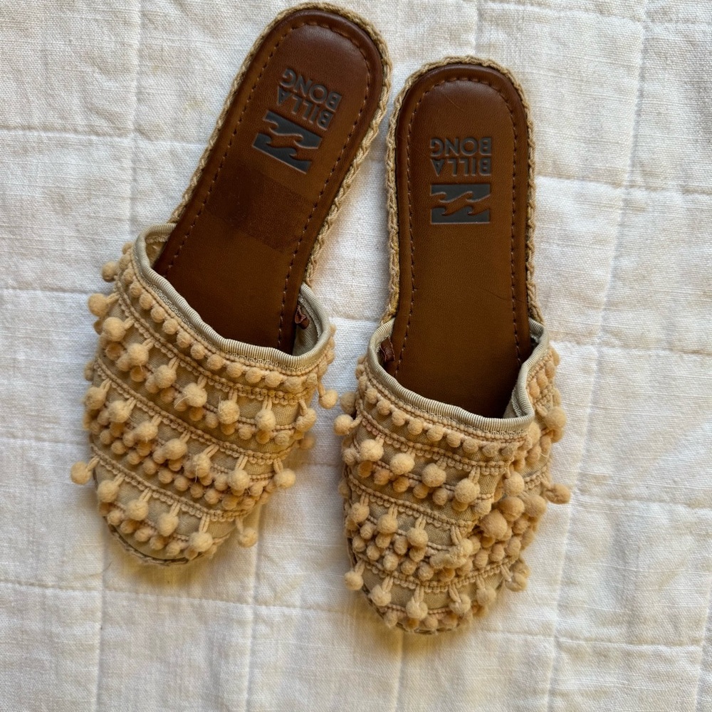 Billabong Women's Cream Pom-Pom Mules